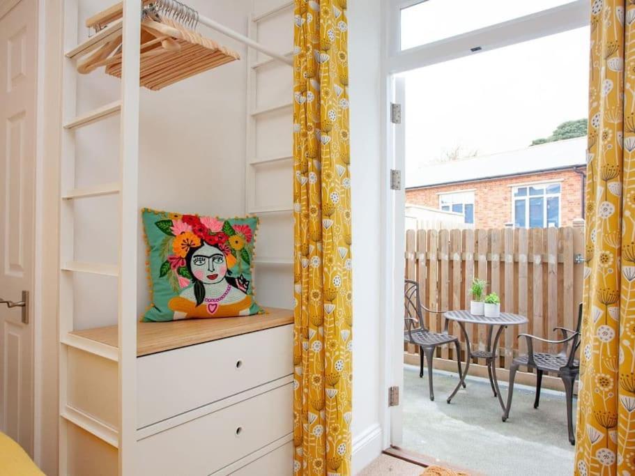 2 Central, Spacious, Apartment With Private Patio Сидмаут Экстерьер фото
